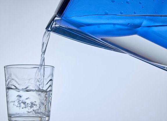 c1c7b961bb67e71415f6b7727d216e76865.jpg 家用凈水器 家用凈水器優(yōu)缺點(diǎn)